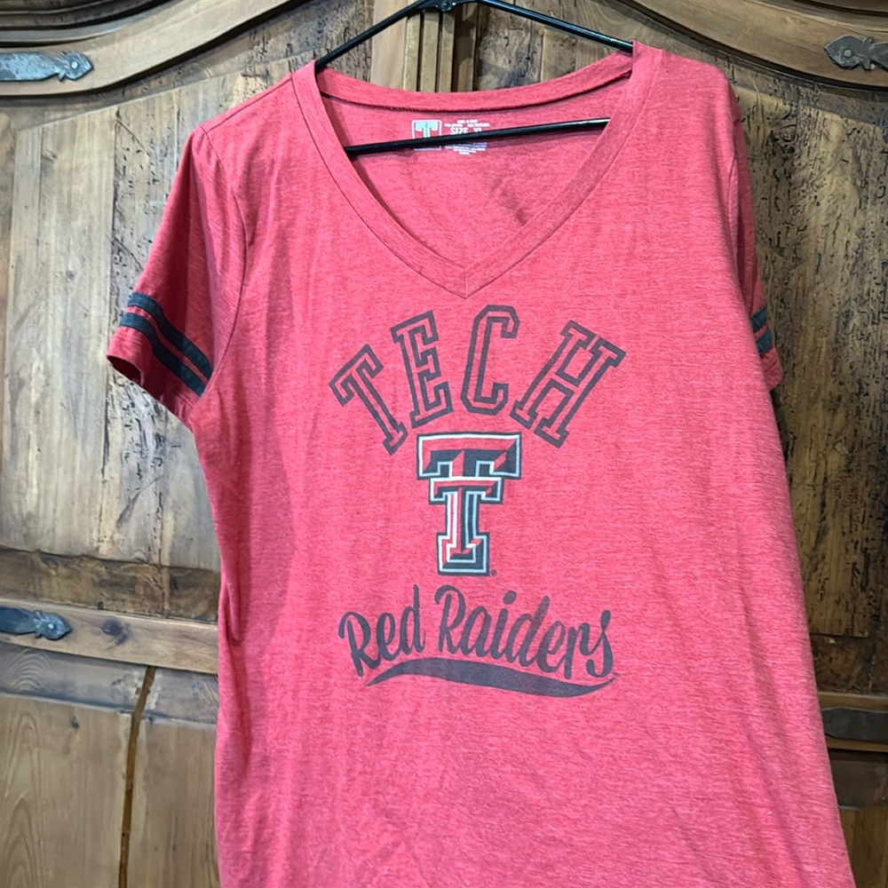 Texas Tech  V neck women’s  t shirt in Xl